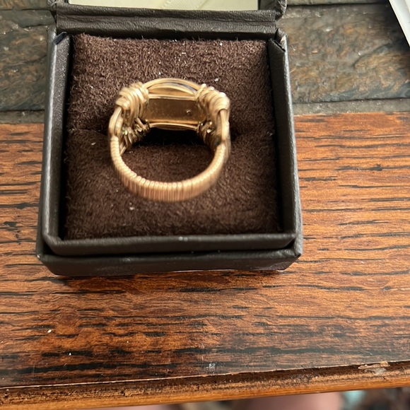 Lapis Lazuli of Excellent jewelry grade quality. Black streaks as in good lapis - Picture 3 of 3